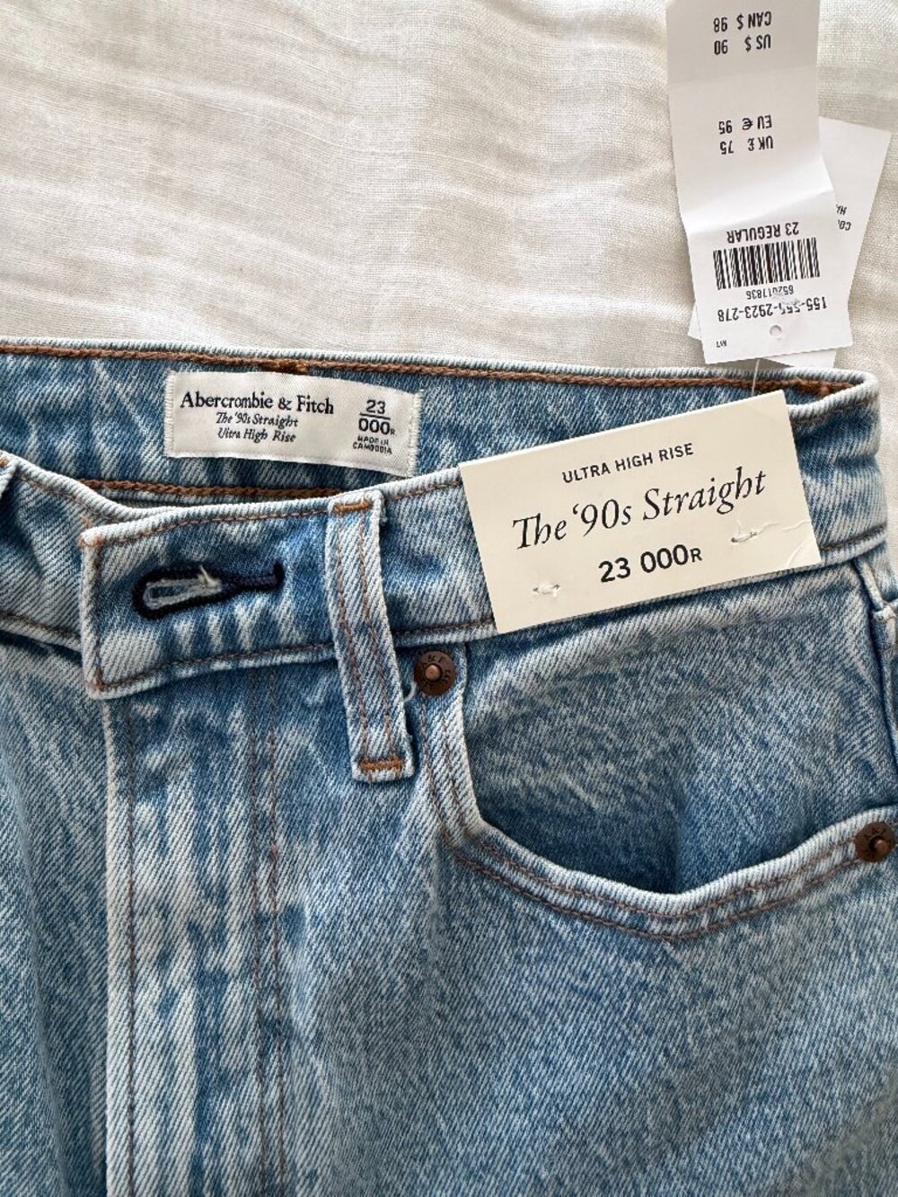 Abercrombie & Fitch The 90's Straight Ultra High Rise Jeans